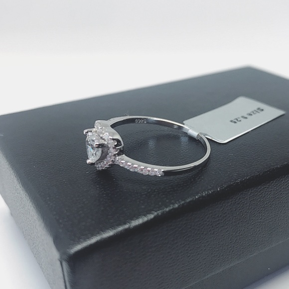 925 Sterling Silver Cubic Zirconia Ring - Picture 5 of 8